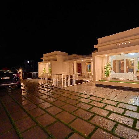 Glen Castle Vagamon Pool Resort By Voye Homes Dış mekan fotoğraf