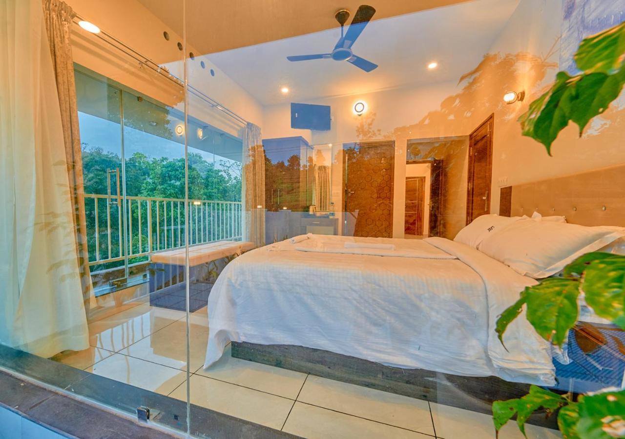 Glen Castle Vagamon Pool Resort By Voye Homes Dış mekan fotoğraf