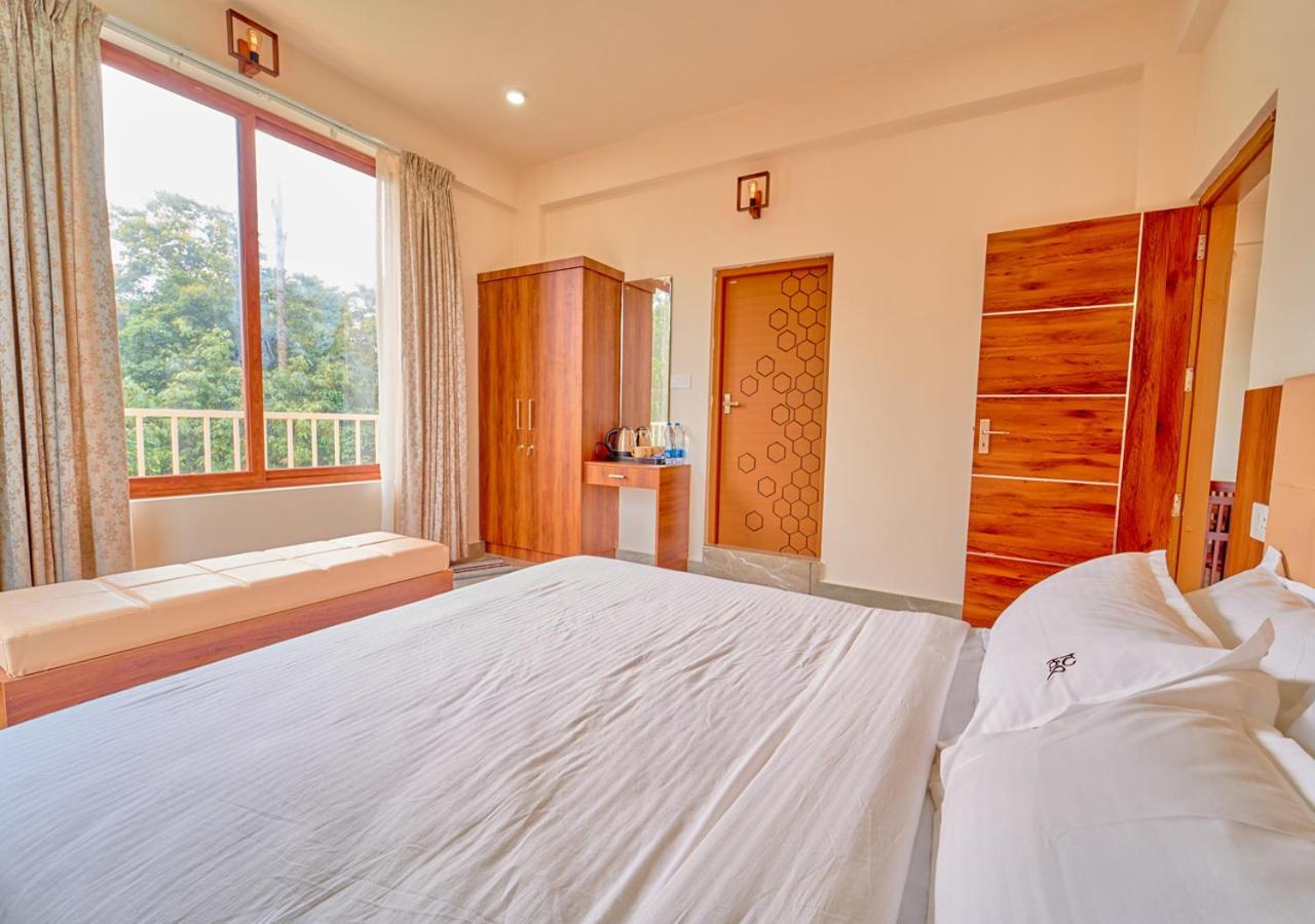Glen Castle Vagamon Pool Resort By Voye Homes Dış mekan fotoğraf