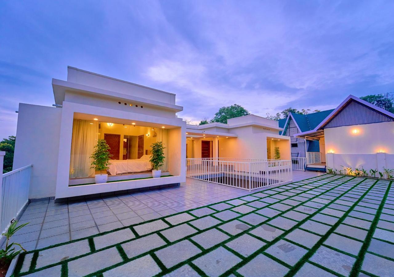 Glen Castle Vagamon Pool Resort By Voye Homes Dış mekan fotoğraf