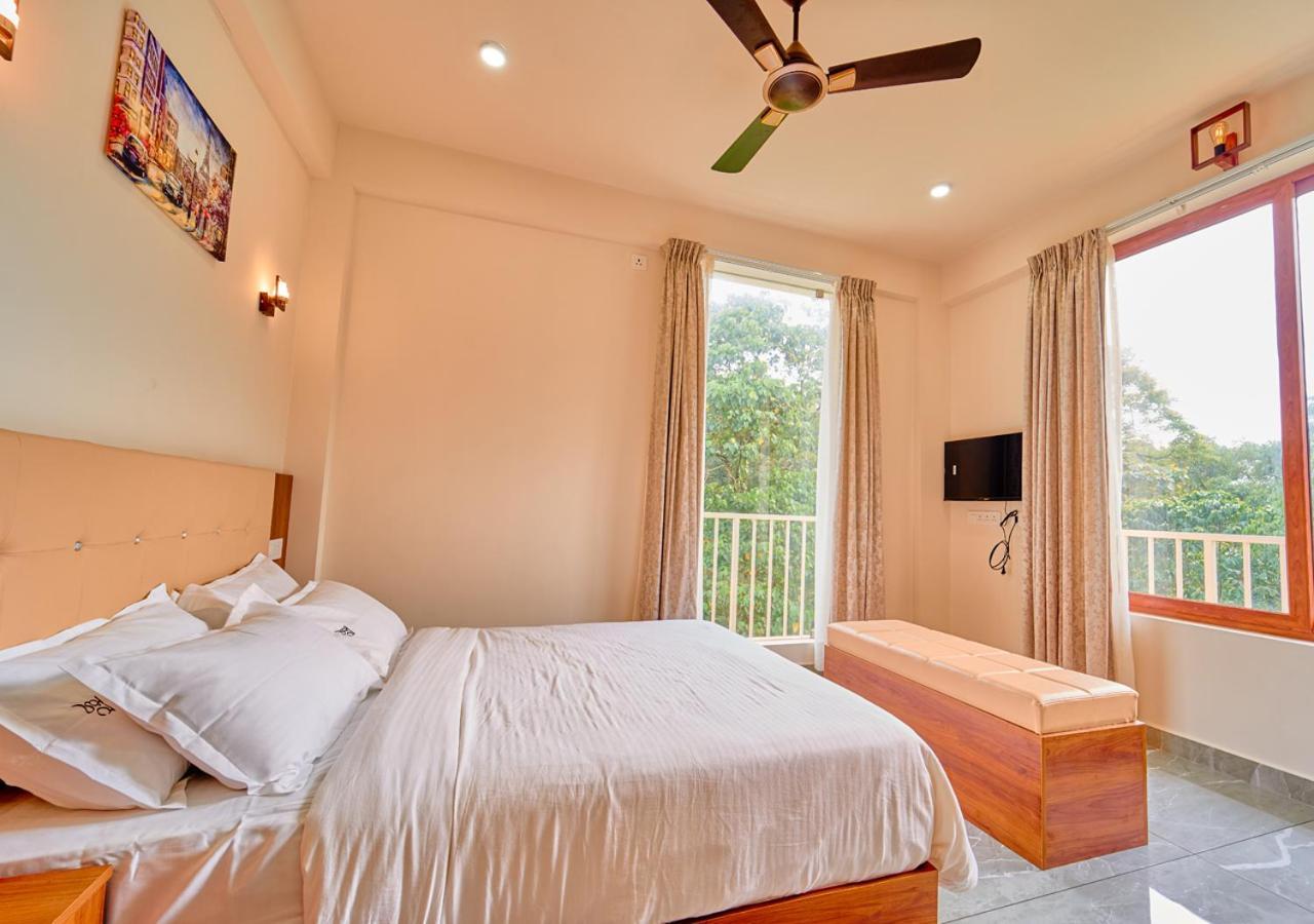Glen Castle Vagamon Pool Resort By Voye Homes Dış mekan fotoğraf