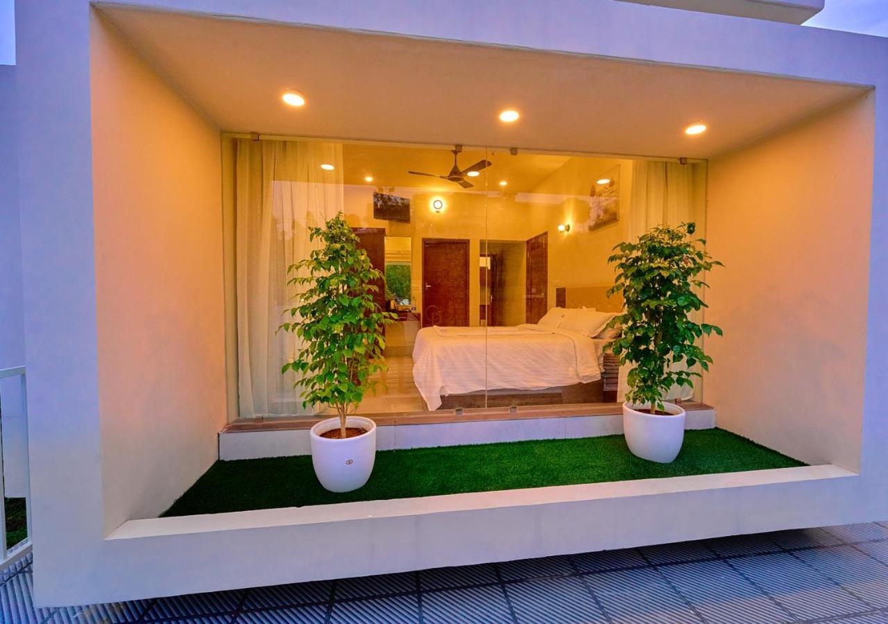 Glen Castle Vagamon Pool Resort By Voye Homes Dış mekan fotoğraf