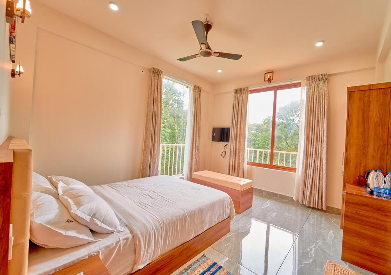 Glen Castle Vagamon Pool Resort By Voye Homes Dış mekan fotoğraf