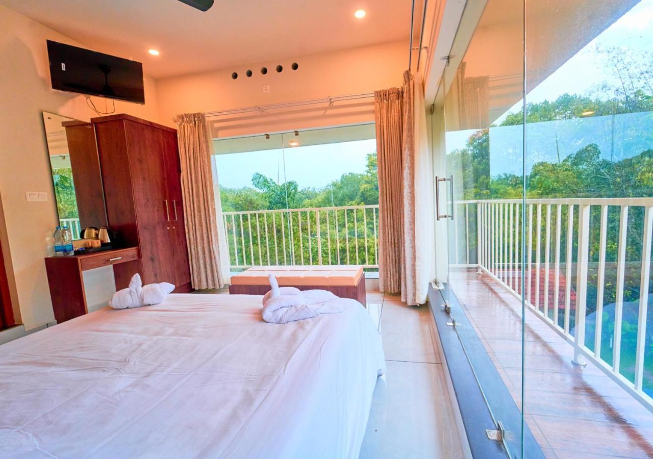 Glen Castle Vagamon Pool Resort By Voye Homes Dış mekan fotoğraf