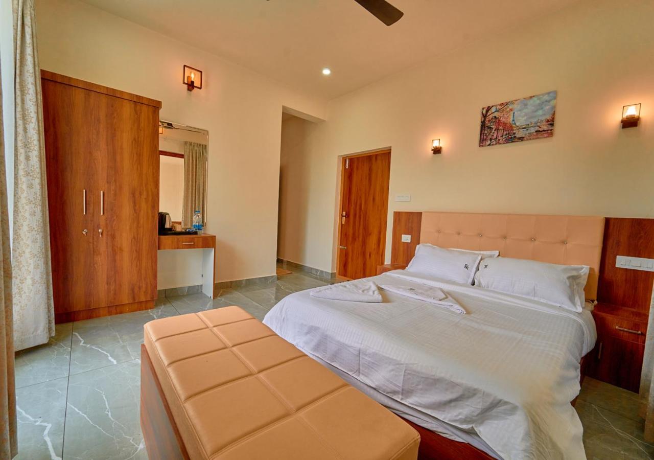 Glen Castle Vagamon Pool Resort By Voye Homes Dış mekan fotoğraf