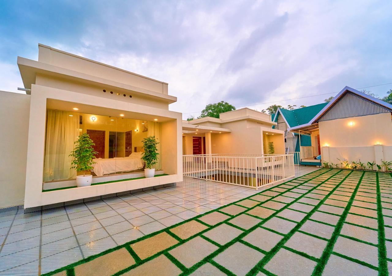 Glen Castle Vagamon Pool Resort By Voye Homes Dış mekan fotoğraf