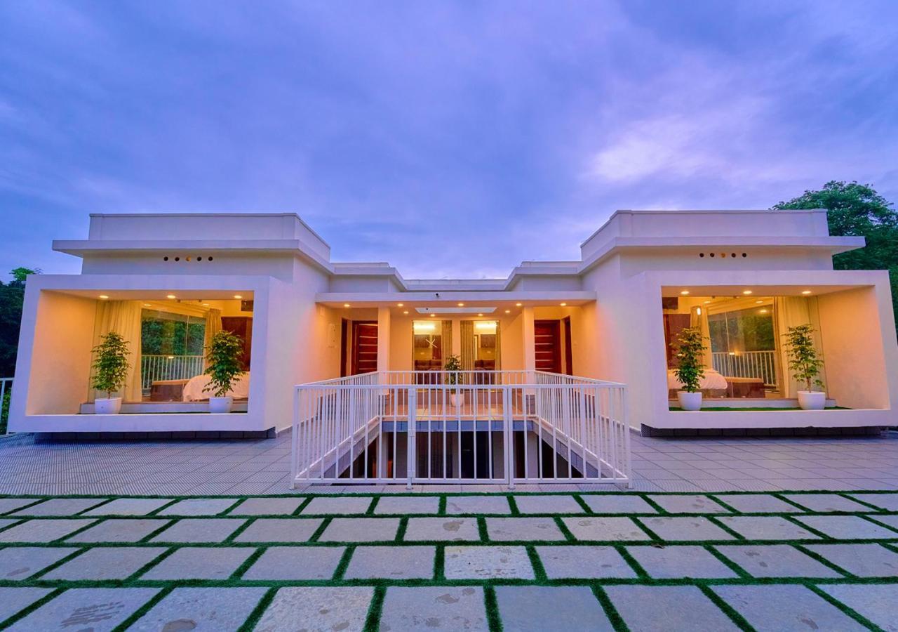Glen Castle Vagamon Pool Resort By Voye Homes Dış mekan fotoğraf