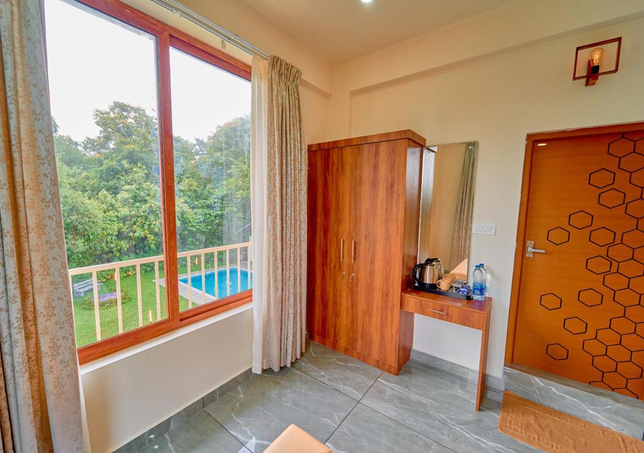 Glen Castle Vagamon Pool Resort By Voye Homes Dış mekan fotoğraf