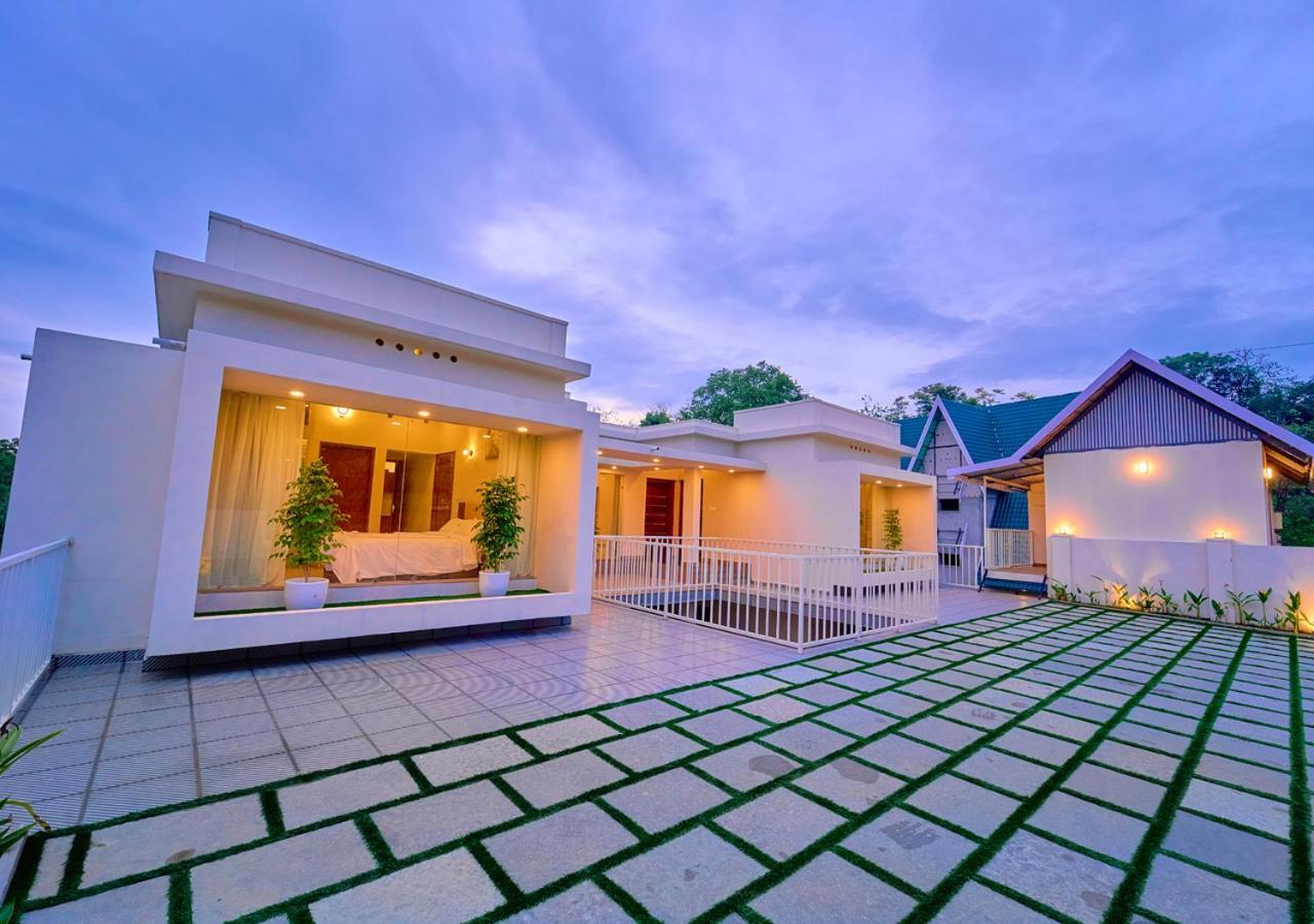 Glen Castle Vagamon Pool Resort By Voye Homes Dış mekan fotoğraf