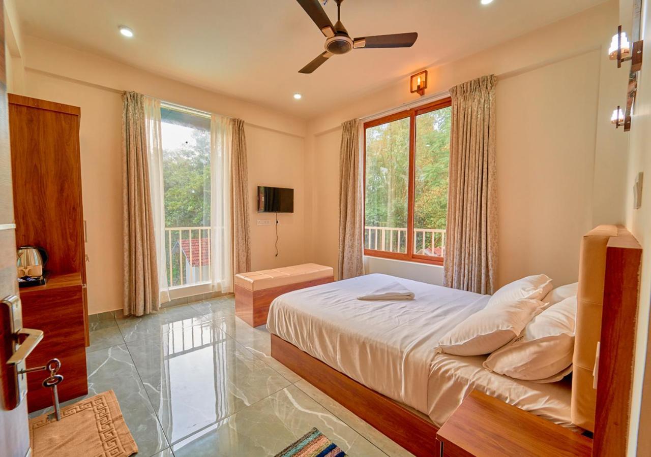 Glen Castle Vagamon Pool Resort By Voye Homes Dış mekan fotoğraf