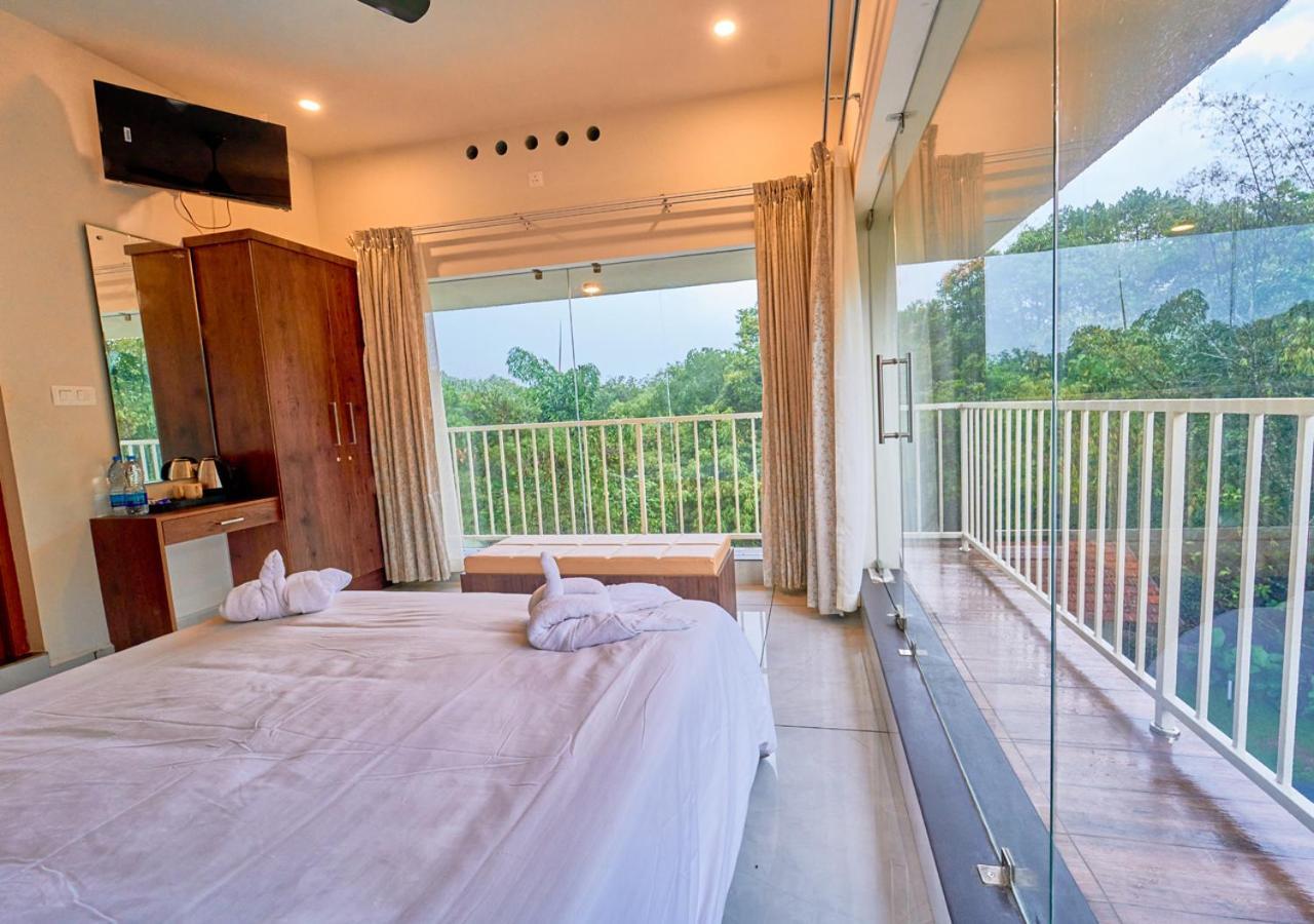 Glen Castle Vagamon Pool Resort By Voye Homes Dış mekan fotoğraf
