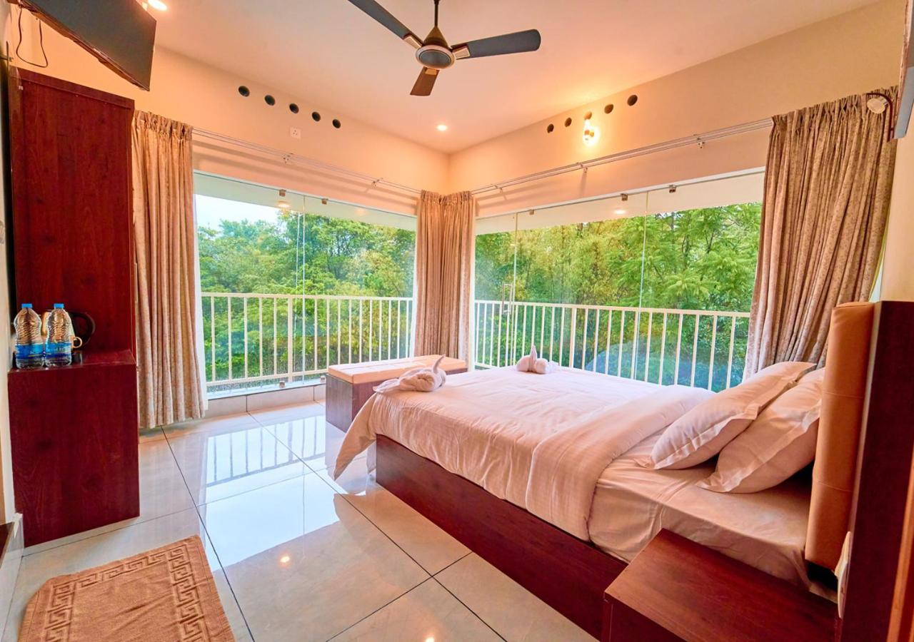 Glen Castle Vagamon Pool Resort By Voye Homes Dış mekan fotoğraf