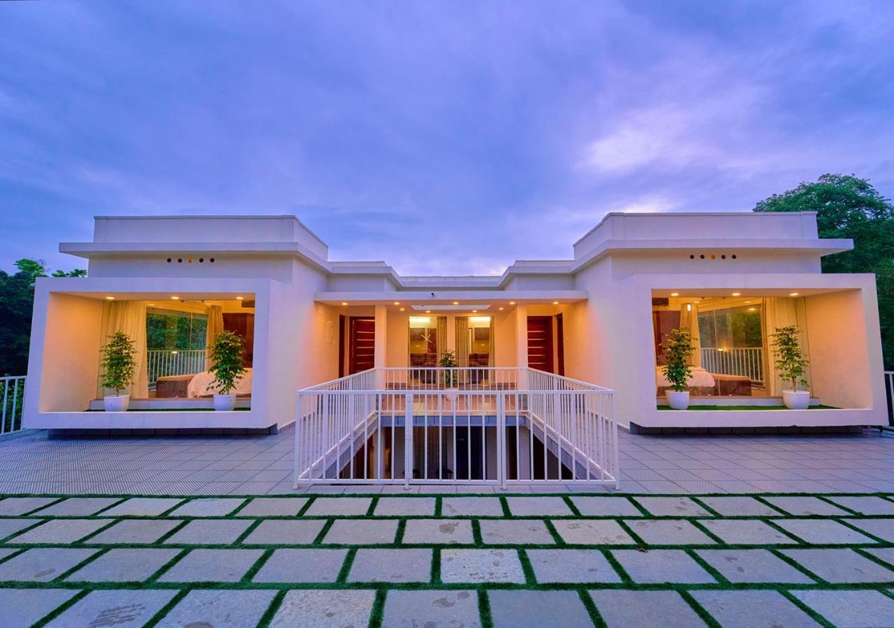 Glen Castle Vagamon Pool Resort By Voye Homes Dış mekan fotoğraf