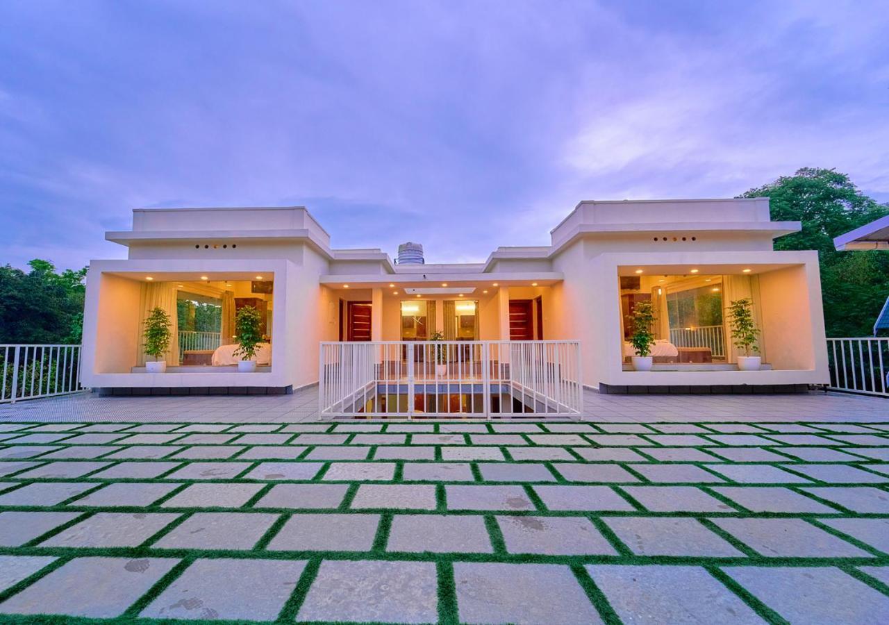Glen Castle Vagamon Pool Resort By Voye Homes Dış mekan fotoğraf