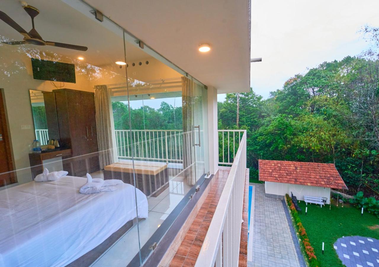 Glen Castle Vagamon Pool Resort By Voye Homes Dış mekan fotoğraf