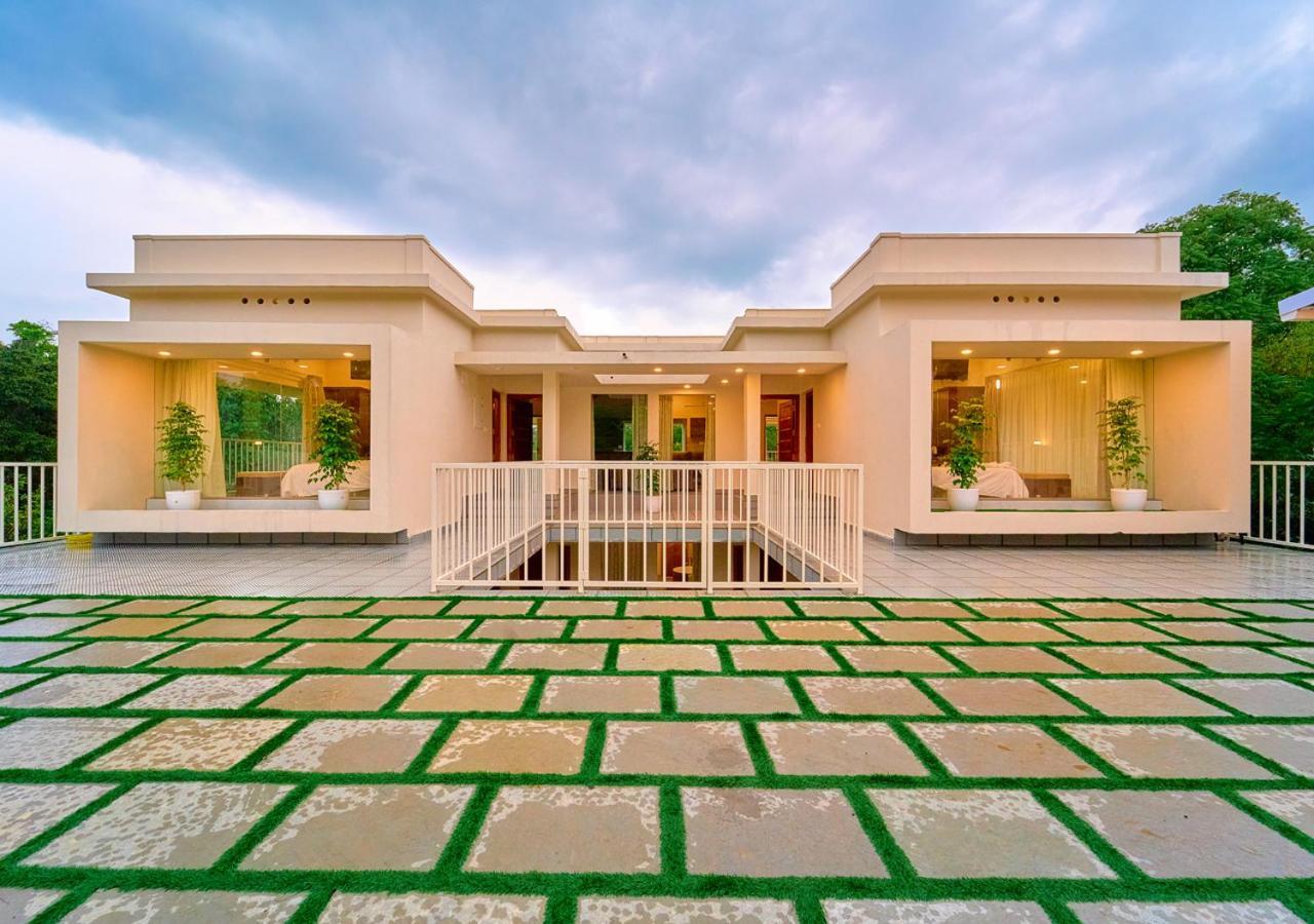 Glen Castle Vagamon Pool Resort By Voye Homes Dış mekan fotoğraf