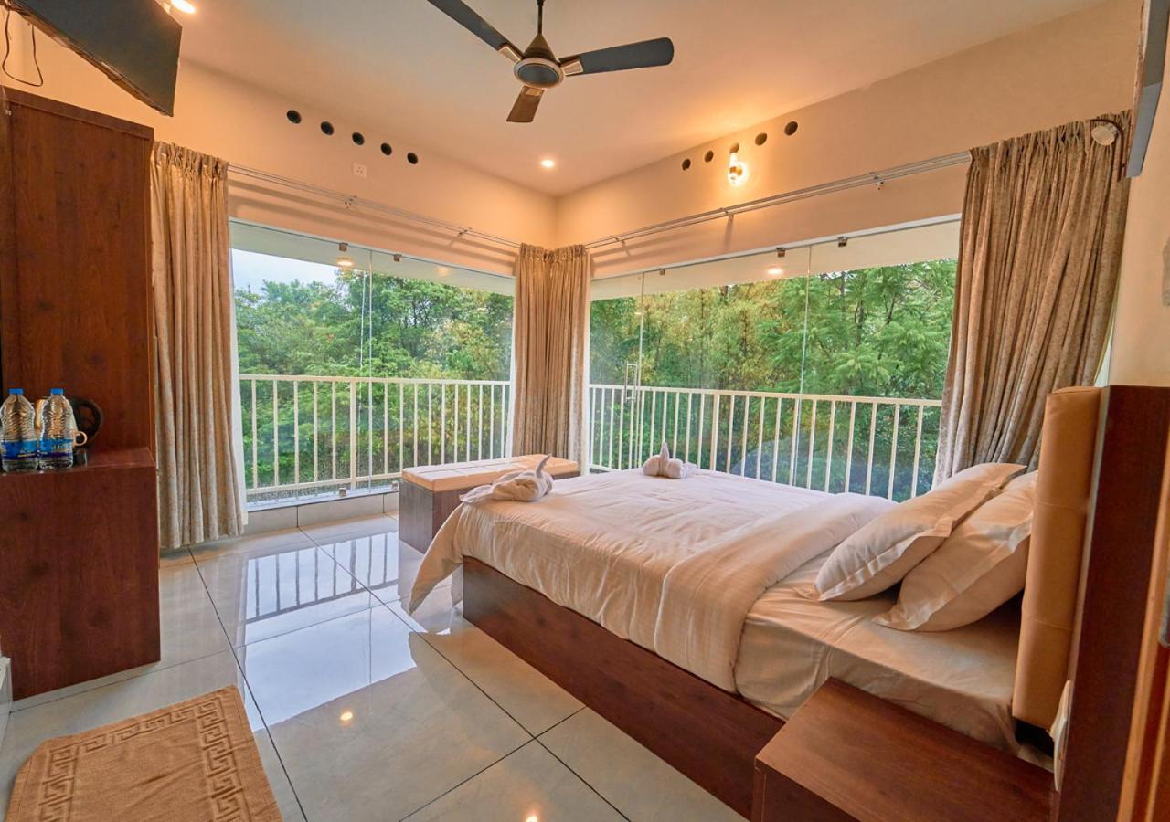 Glen Castle Vagamon Pool Resort By Voye Homes Dış mekan fotoğraf